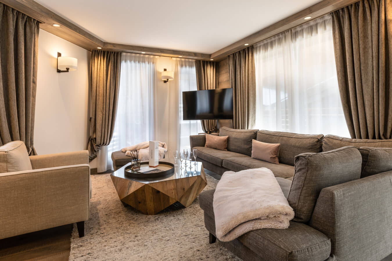 Steamboat Courchevel - spacious living area with comfortable sofas and armchairs