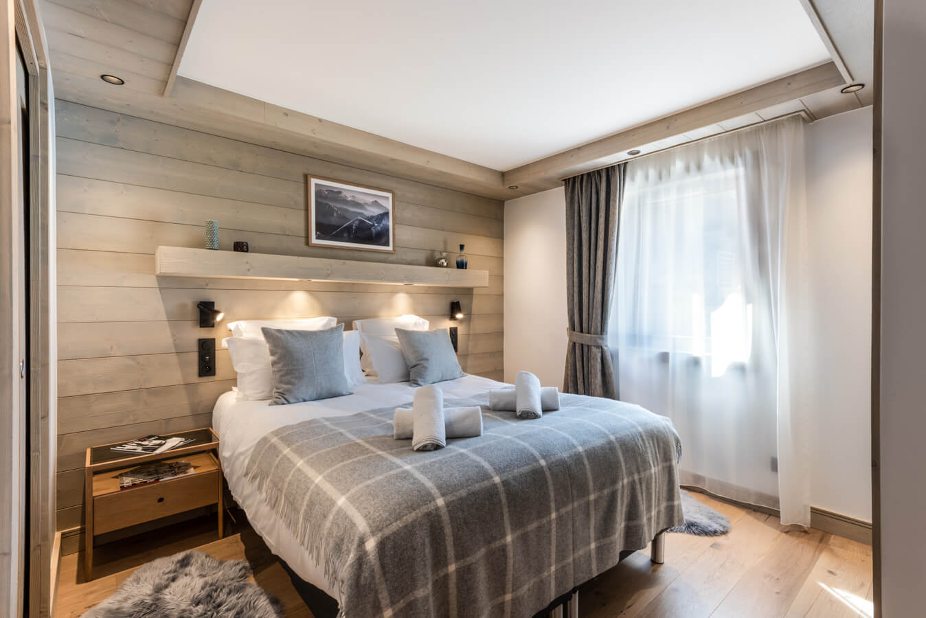 Steamboat Courchevel - bright double bedroom with large window