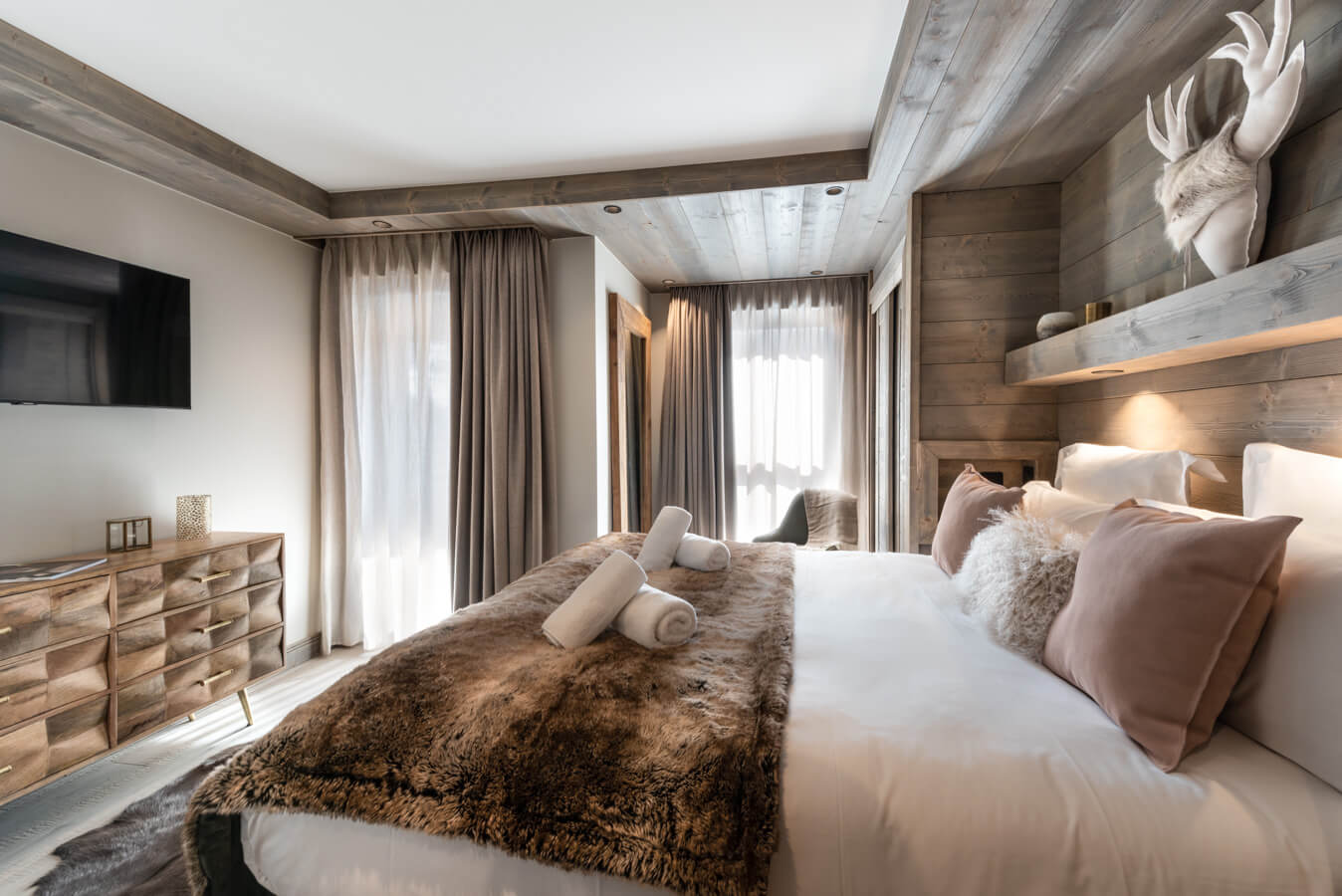 Steamboat Courchevel - large double bedroom with floor to ceiling windows