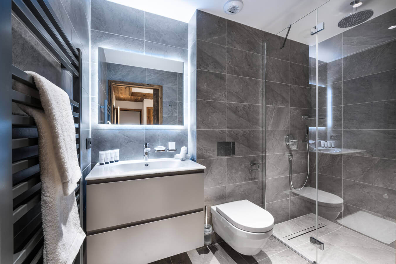 Sundance Courchevel - bathroom with double shower