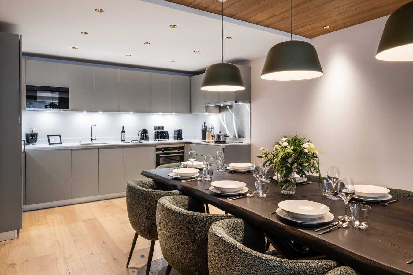 Sundance Courchevel - bright kitchen diner