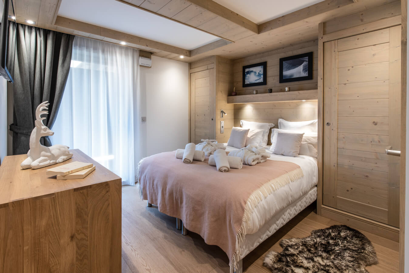 Sundance Courchevel - double bedroom with storage