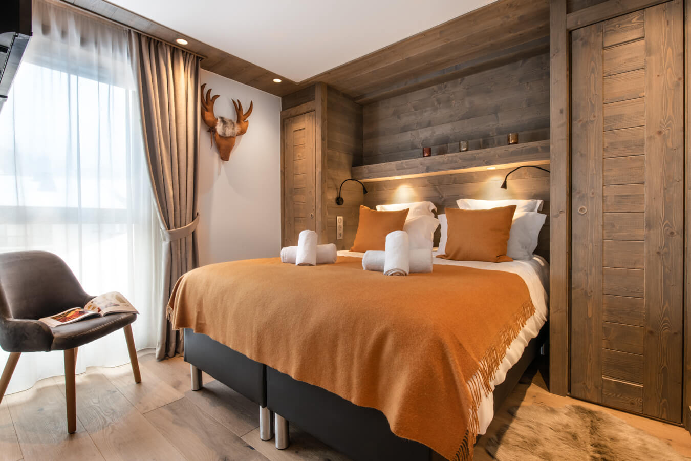 Sundance Courchevel - double bedroom with upmarket bedding