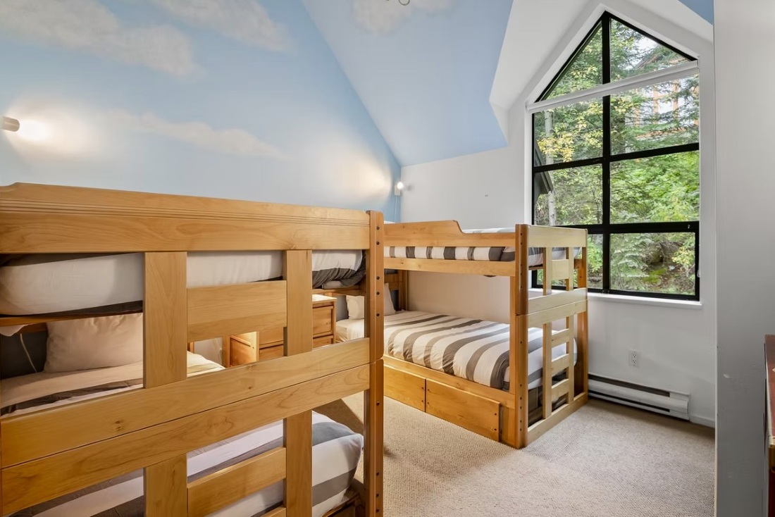 Pinnacle Ridge 42, Whistler, Blackcomb, bunk bed room