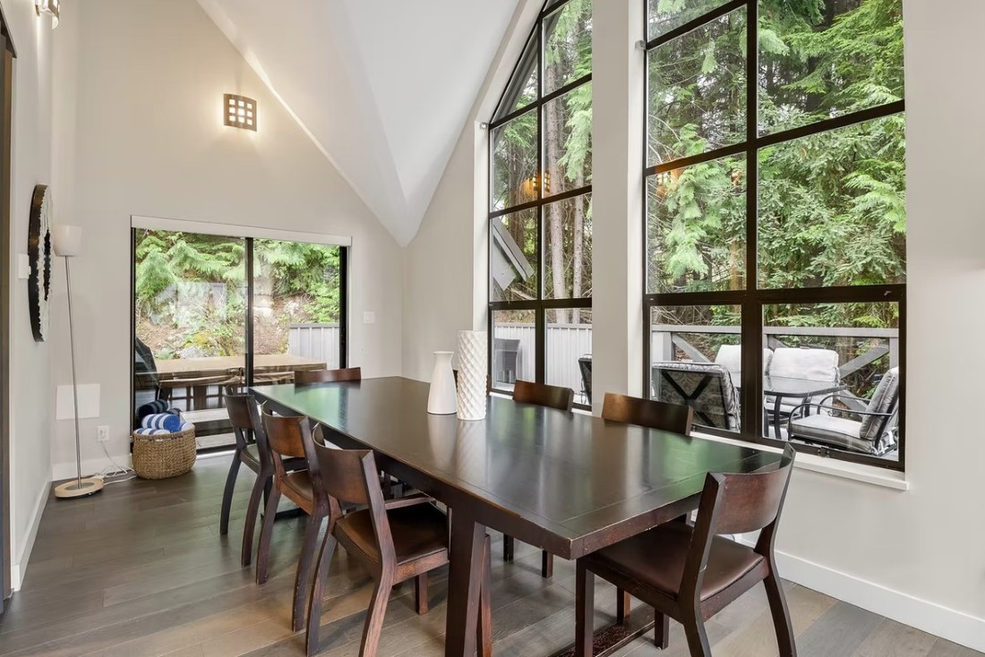 Pinnacle Ridge 42, Whistler, Blackcomb, dining table