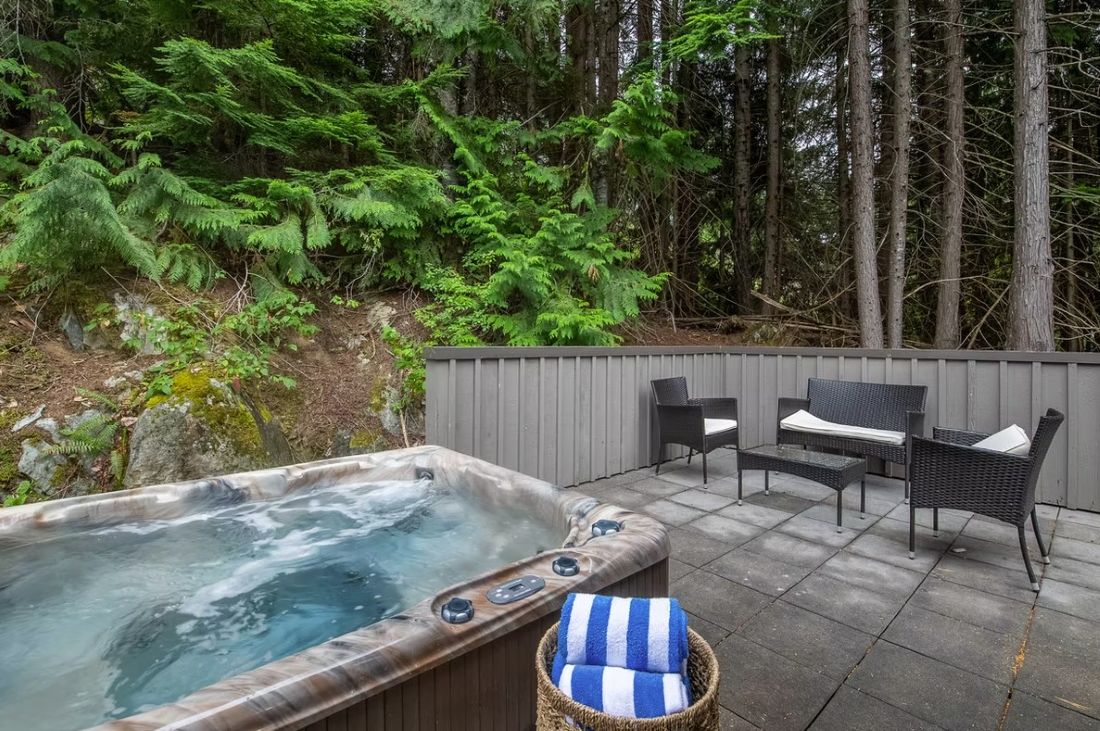 Pinnacle Ridge 42, Whistler, Blackcomb, hot tub, patio