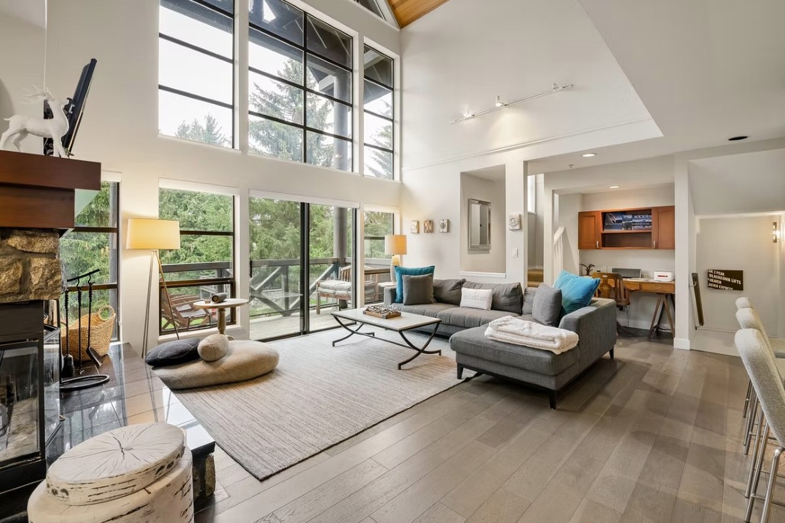 Pinnacle Ridge 42, Whistler, Blackcomb, double height windows, living room, sofa