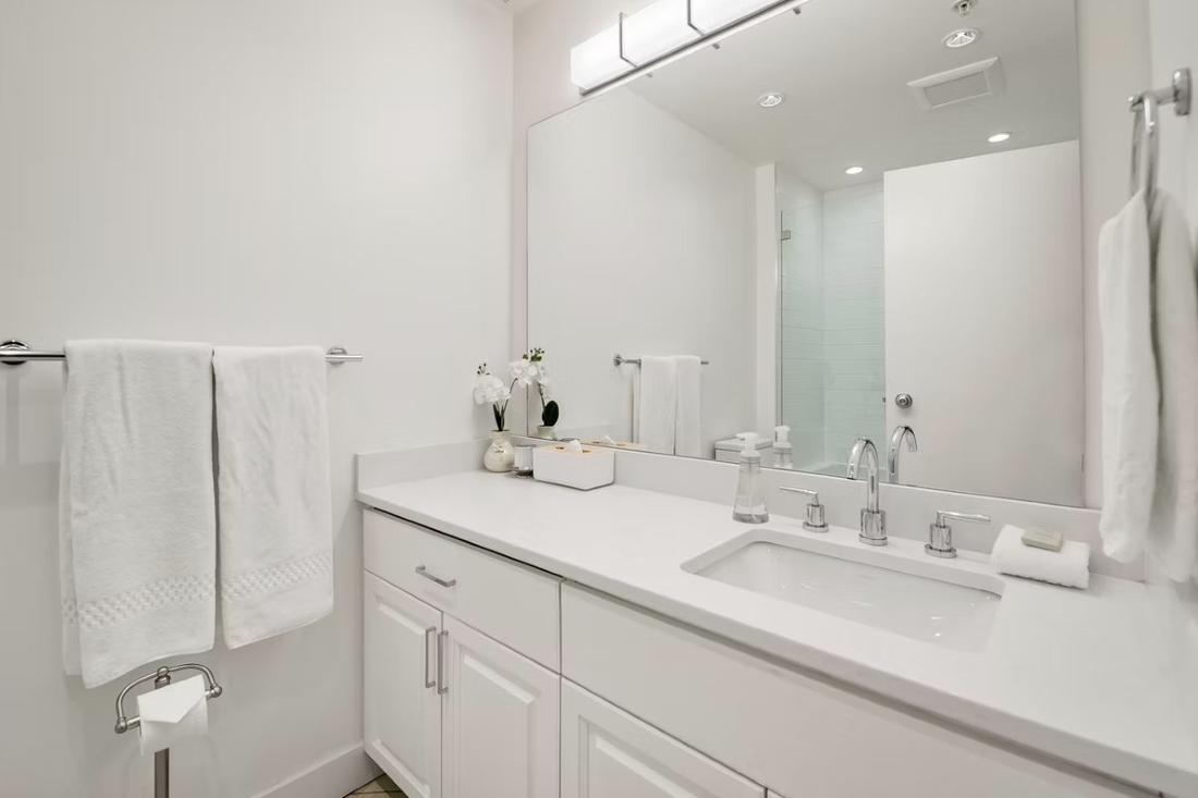 Pinnacle Ridge 42, Whistler, Blackcomb, bathroom