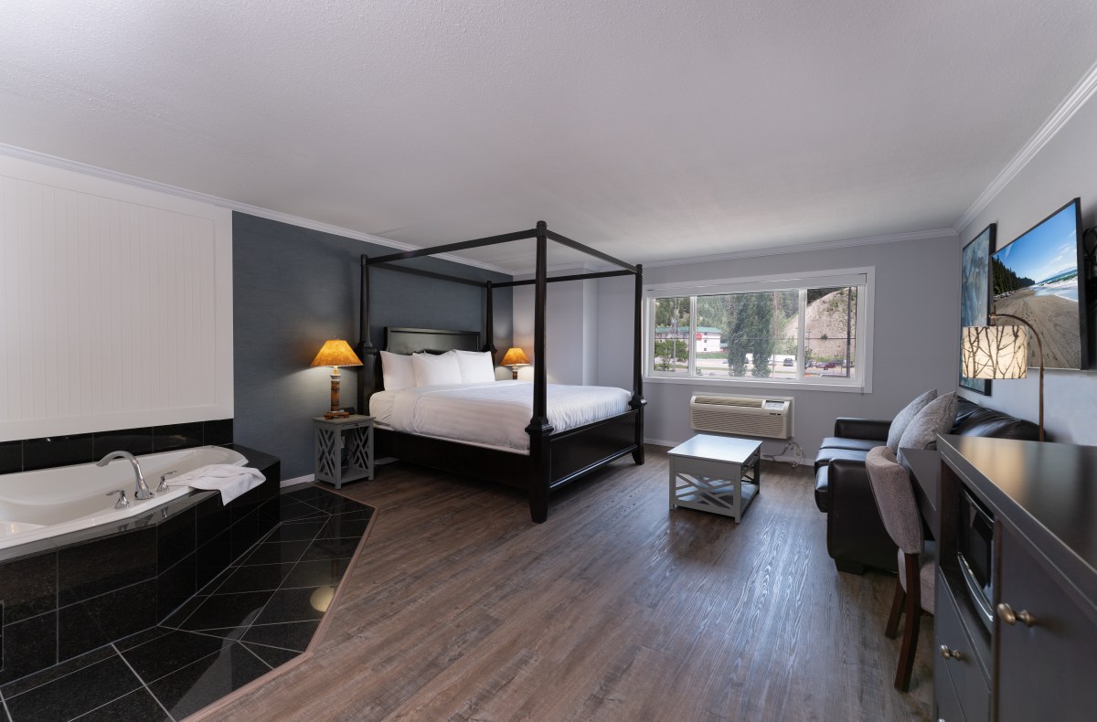 Prestige Golden Hotel - Designer Suite with bed and bathtub