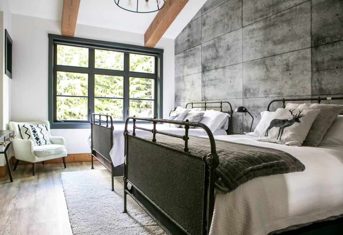 Falcon Cottage, Whistler, two queens bedroom