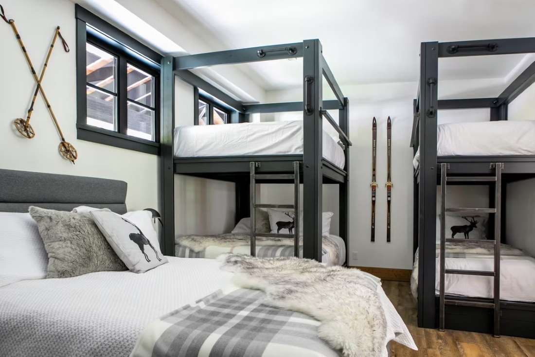 Falcon Cottage, Whistler, multiple bunk bedroom