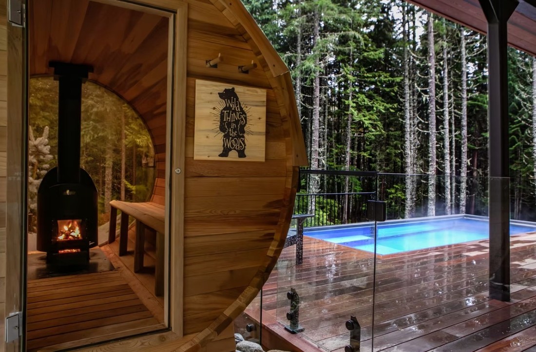 Falcon Cottage, Whistler, sauna, hot tub, outdoor