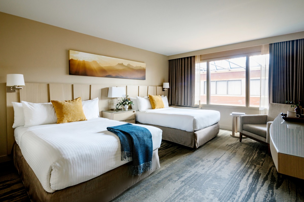 Forest Park Hotel - Woodland building atrium view with two double beds