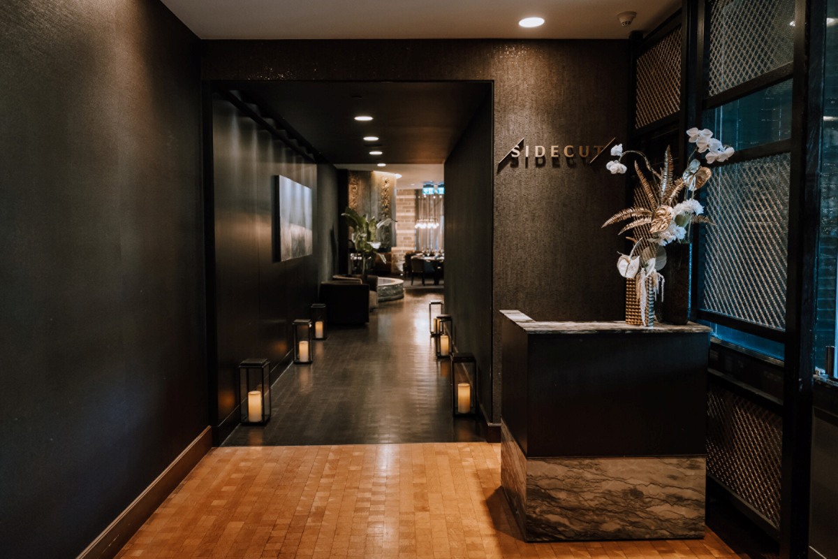 Four Seasons Whistler - Sidecut restaurant welcome area