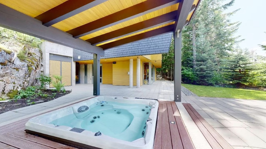 High Point Villa, Whistler, Kadenwood, outdoor hot tub