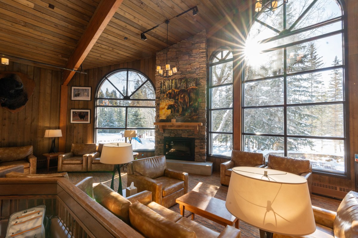 Lake Louise Inn, Lake Louise, lobby, snow view, large windows