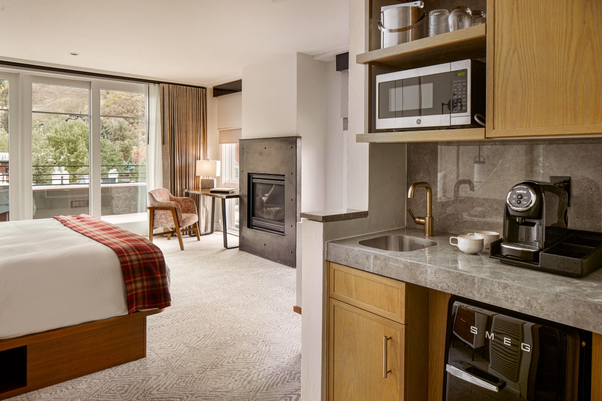 Limelight Aspen - open plan room with kitchenette