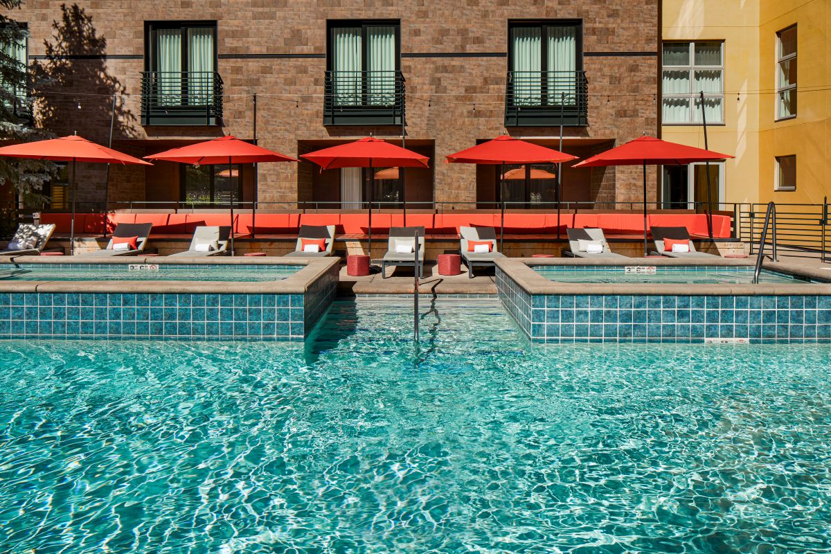 Limelight Aspen - outdoor swimming pool and hot tubs