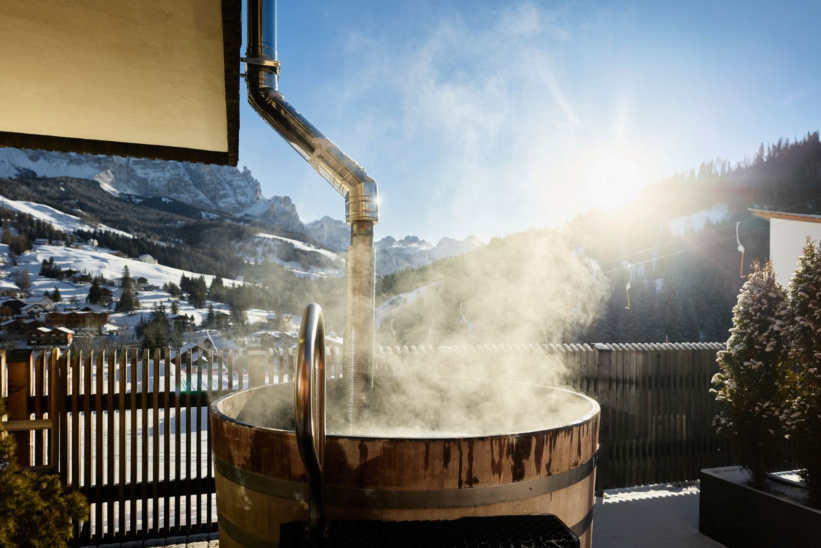 Hotel La Majun, La Villa - outdoor hot tub on the terrace with views of the Dolomites