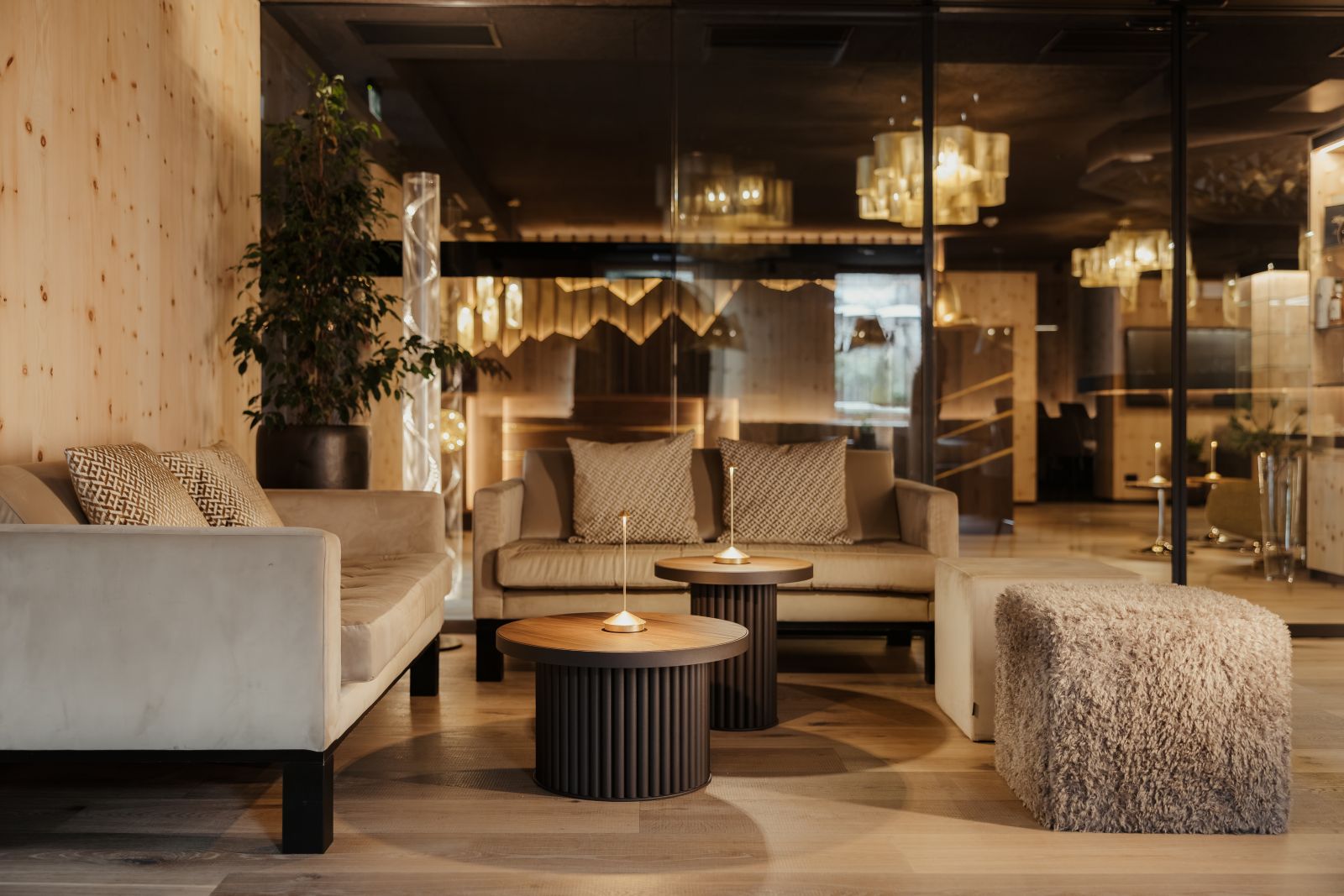 Hotel La Majun, La Villa - lobby with comfortable seats