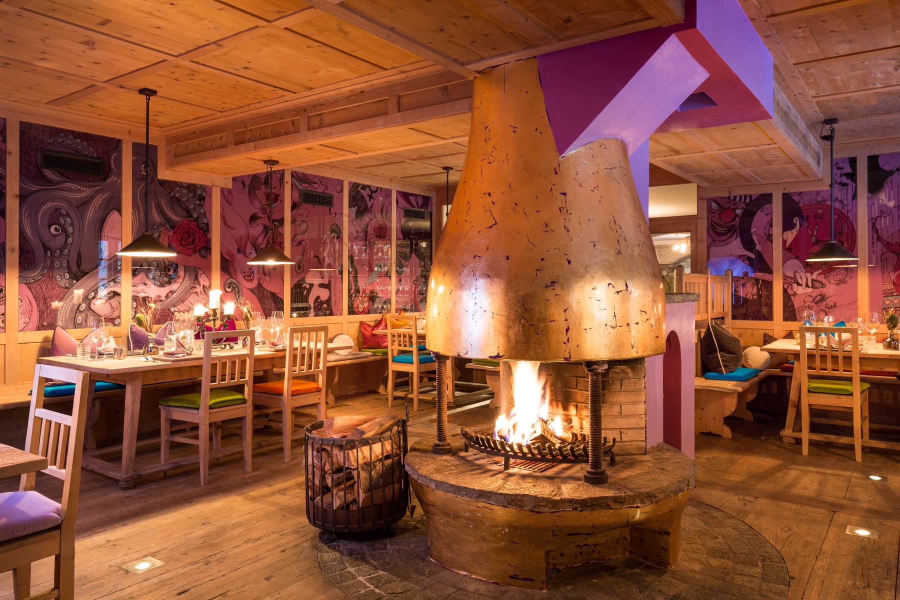 Raffl's St Antoner Hof, St Anton - restaurant with large open fire in the centre