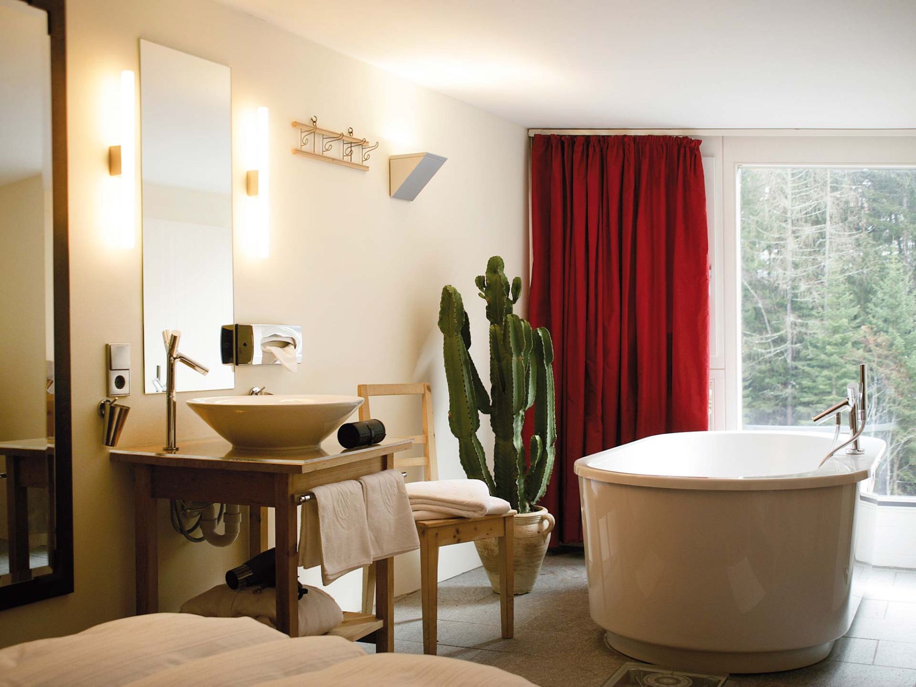 Raffl's St Antoner Hof, St Anton - open bath tub and sink in double room 