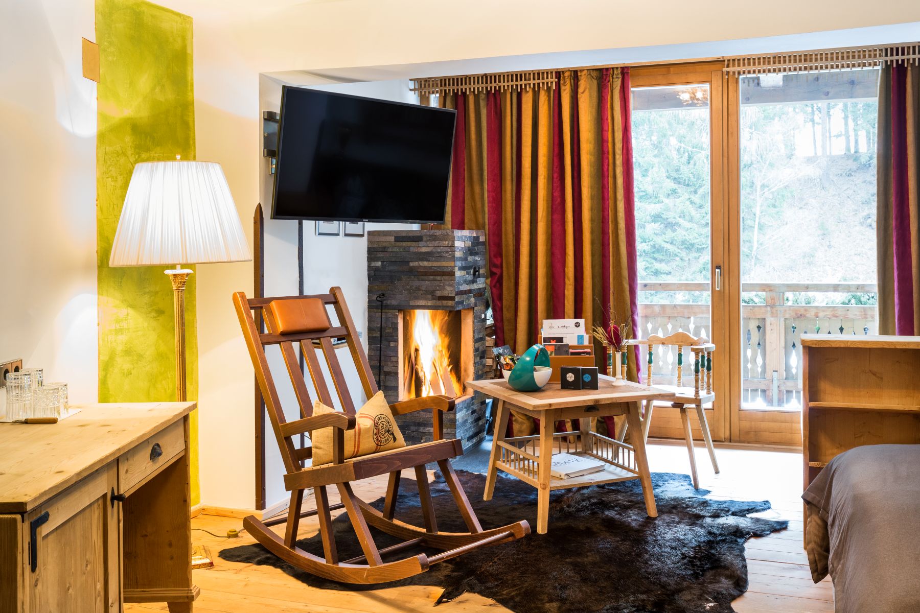 Raffl's St Antoner Hof, St Anton - double room with rocking chair and fireplace