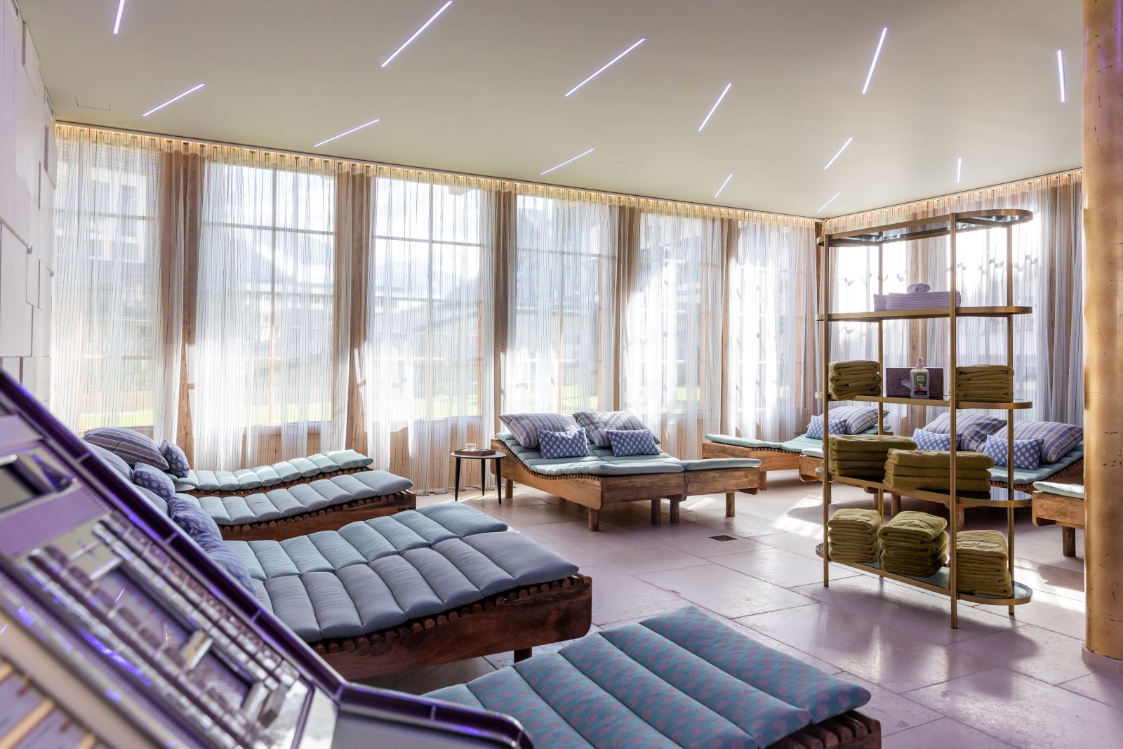 Raffl’s Tyrol Hotel, St Anton - relaxation area with loungers