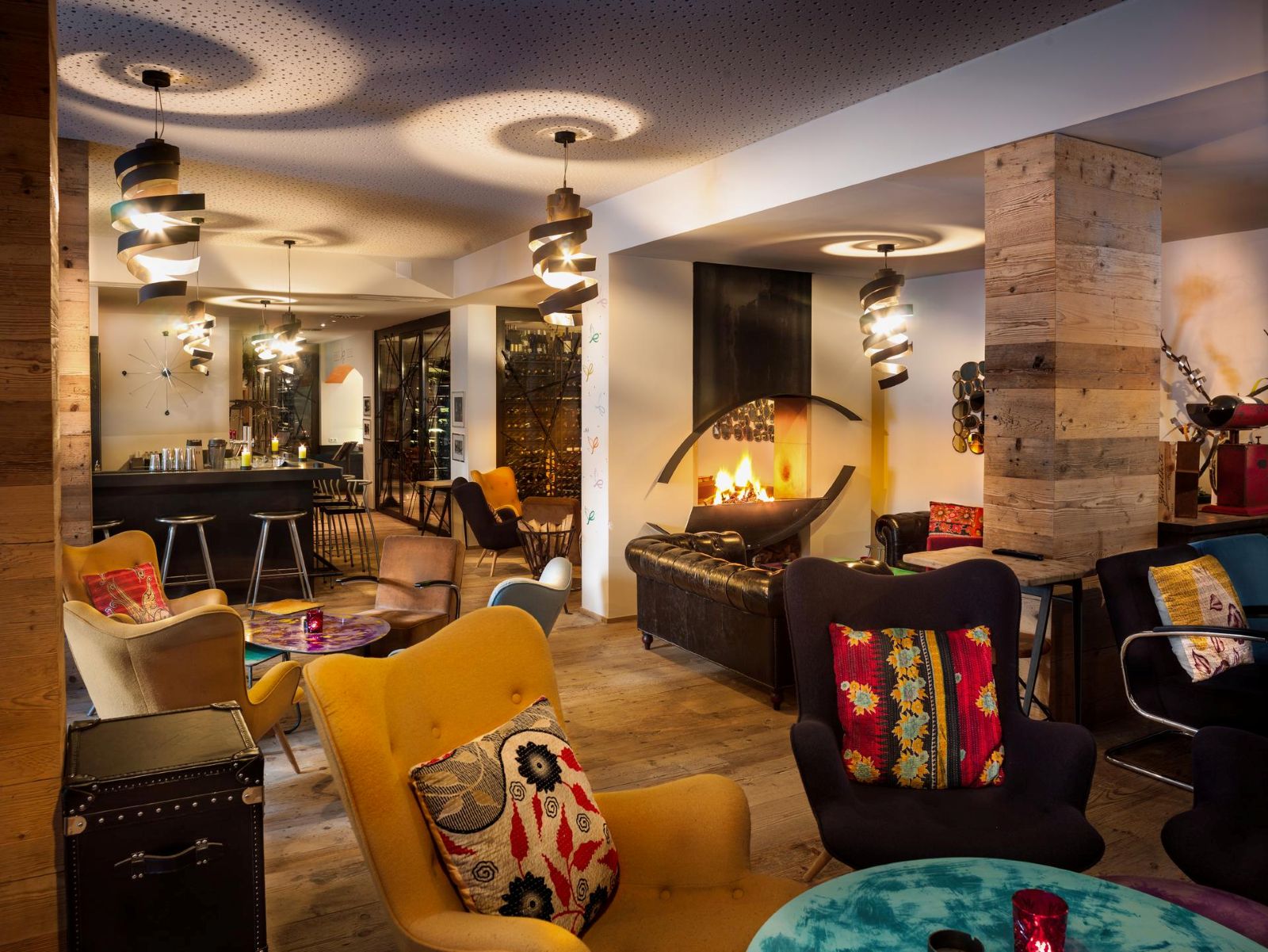 Raffl’s Tyrol Hotel, St Anton - hotel lobby with armchairs and open fire