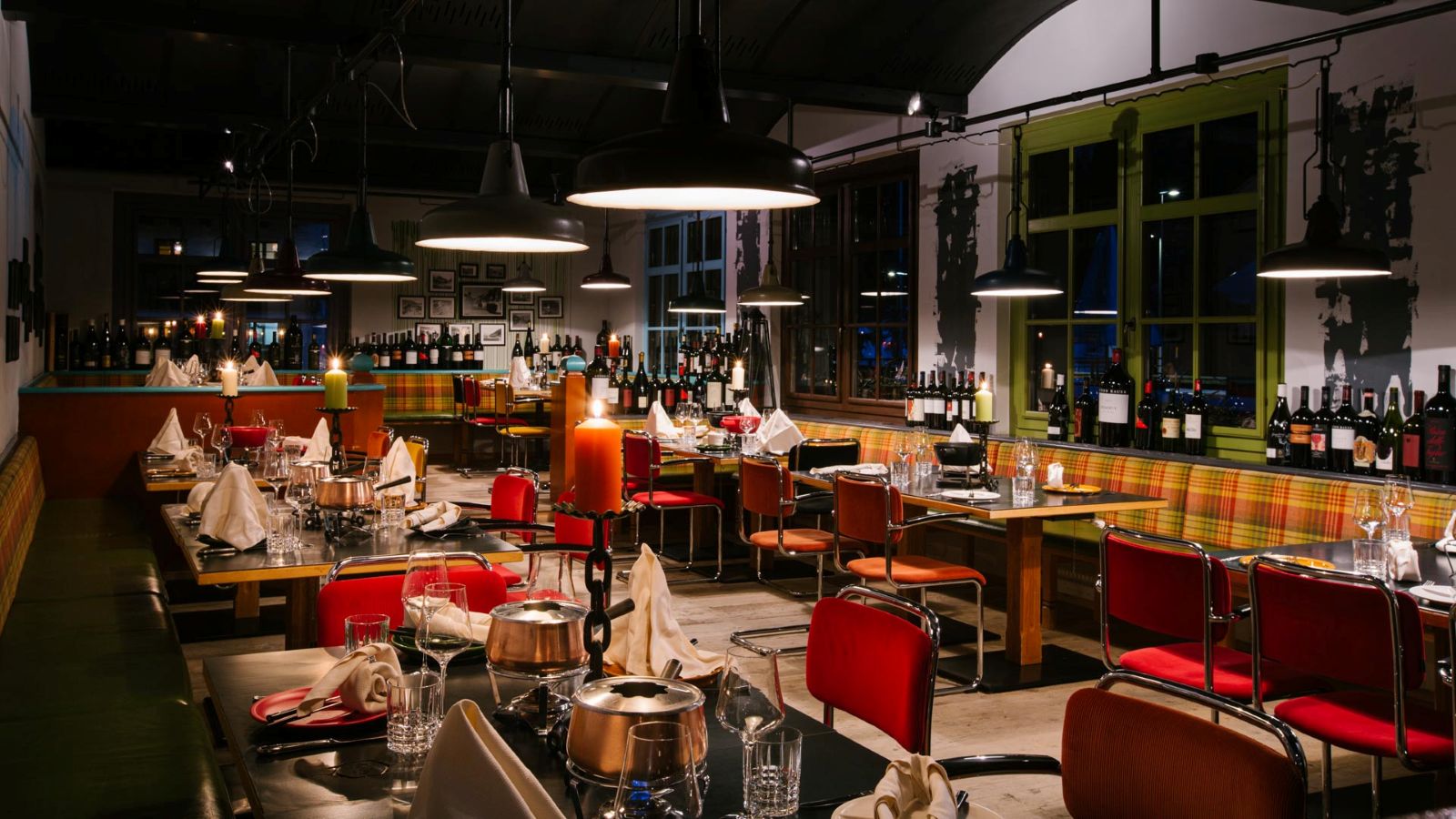 Raffl’s Tyrol Hotel, St Anton - restaurant with banquette seating