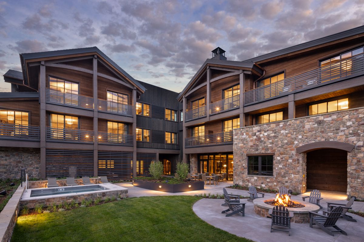 Rusty Parrot Lodge & Spa, exterior courtyard view with firepit