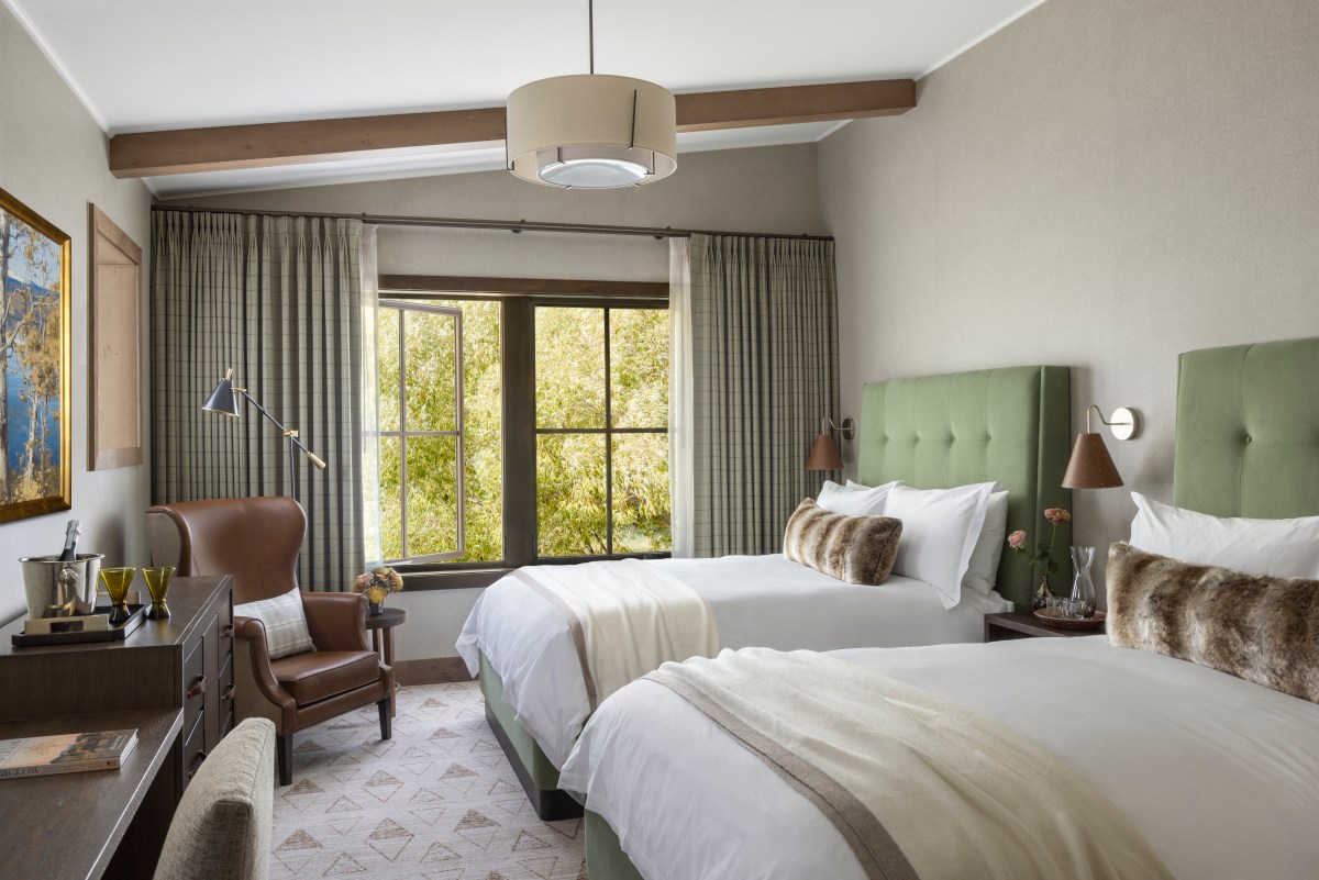 Rusty Parrot Lodge & Spa double queen room