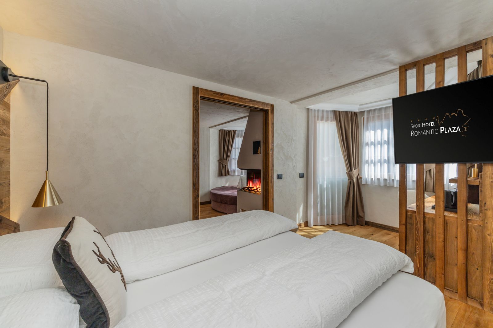 Sporthotel Romantic Plaza, Madonna di Campiglio - suite with separate seating area and fire