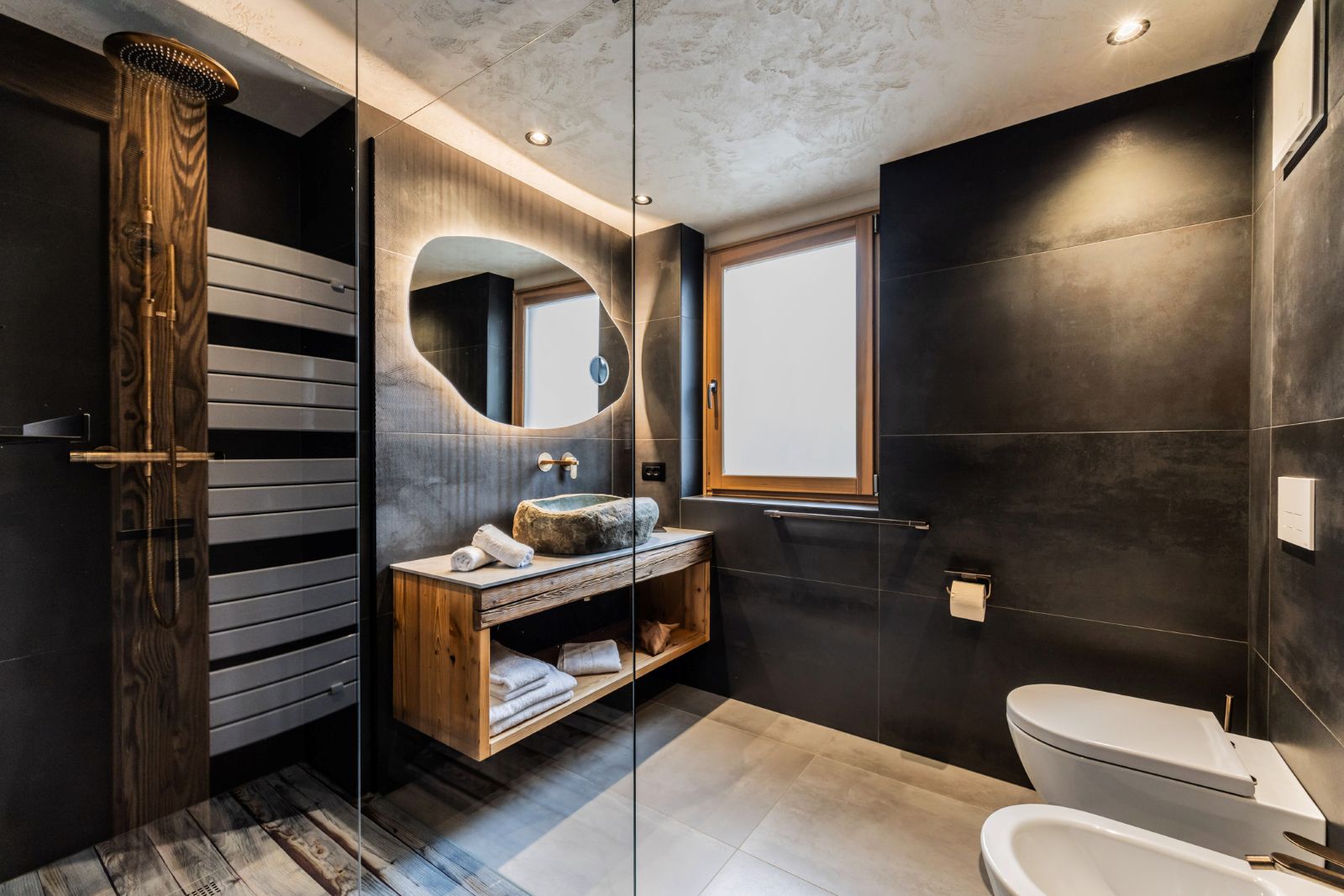 Sporthotel Romantic Plaza, Madonna di Campiglio - large bathroom with spacious shower