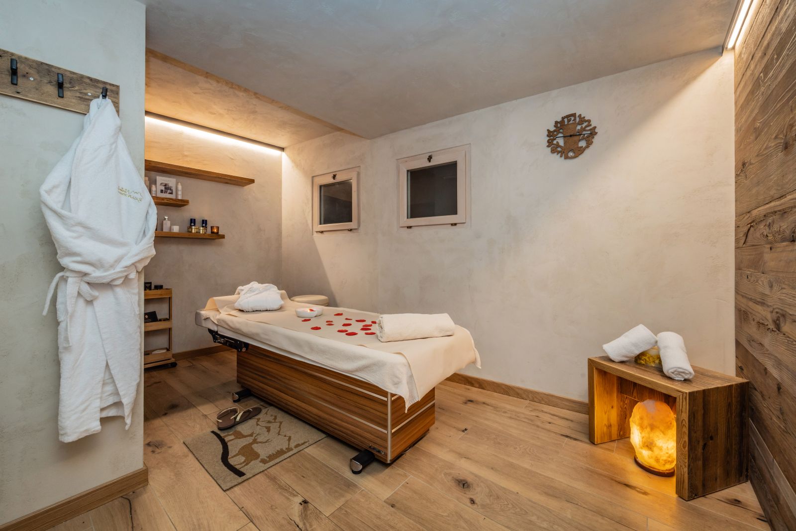 Sporthotel Romantic Plaza, Madonna di Campiglio - treatment room set up for massages at the spa