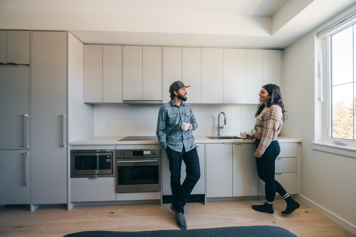 Red Mountain Resort, The Crescent - couple hanging out in the kitchen
