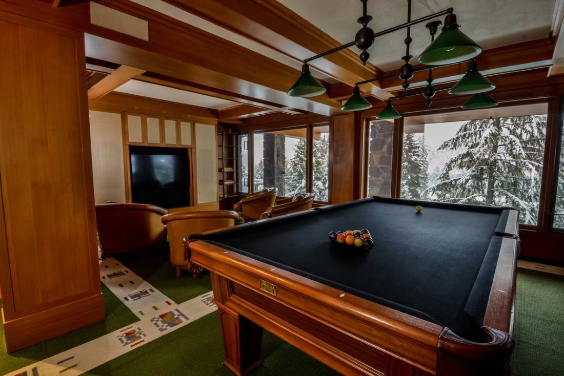 Totem Chalet, Whistler, pool table, games 