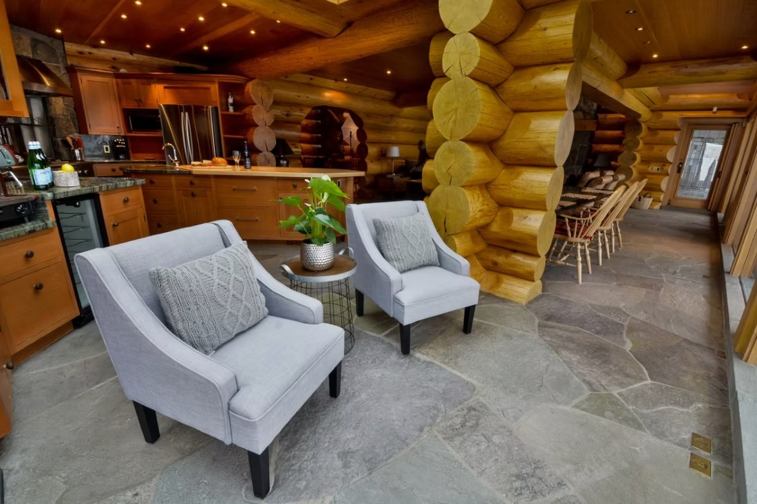 Totem Chalet, Whistler, kitchen, armchairs