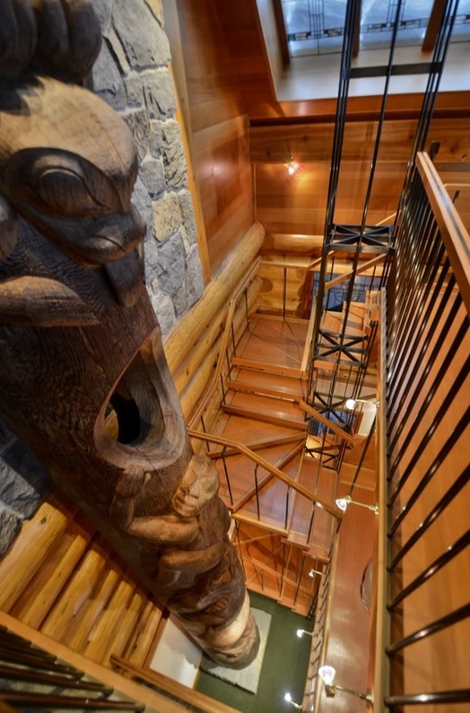 Totem Chalet, Whistler, totem pole