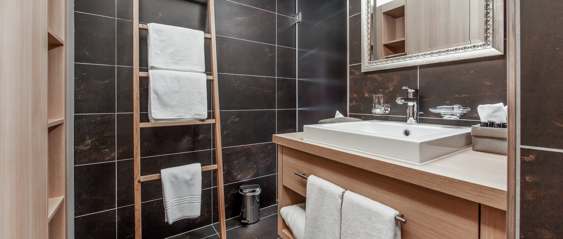 Valbella Resort Lenzerheide - modern shower room