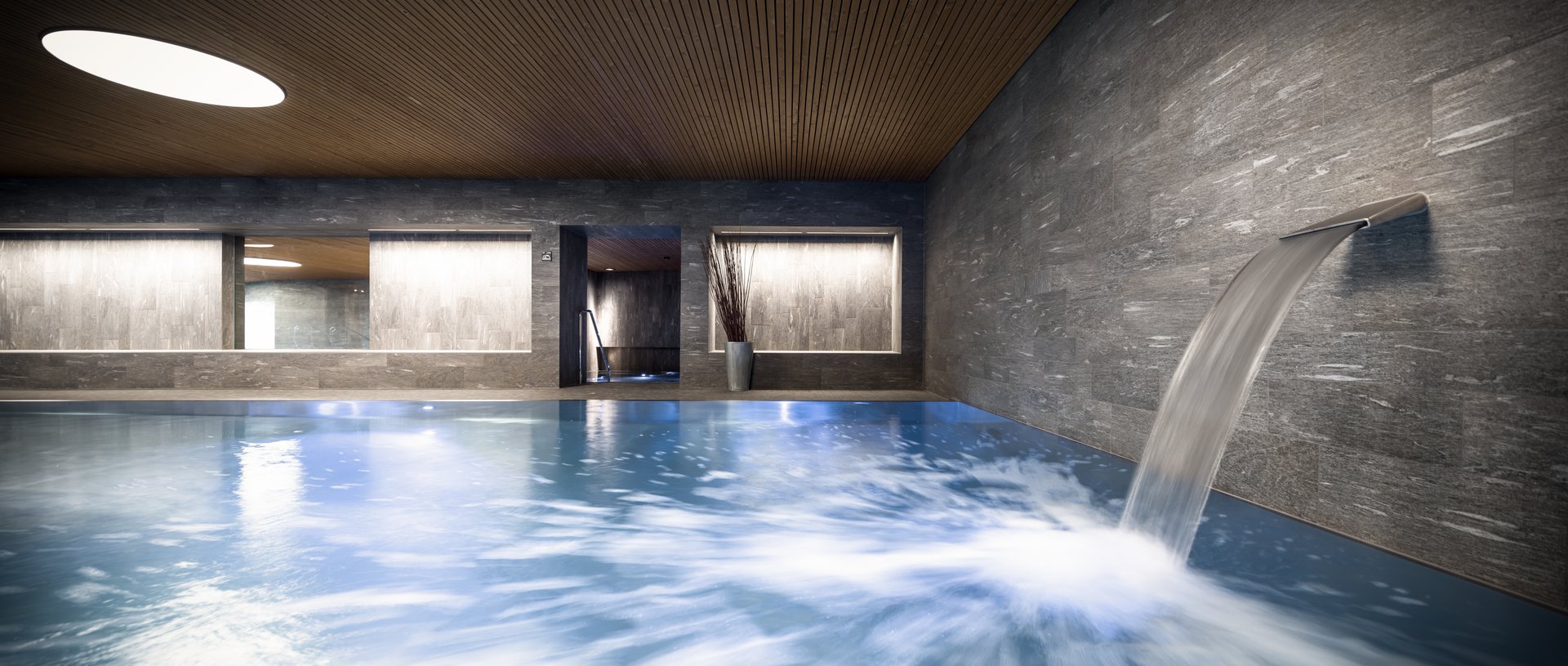 Valbella Resort Lenzerheide - indoor swimming pool with water jet