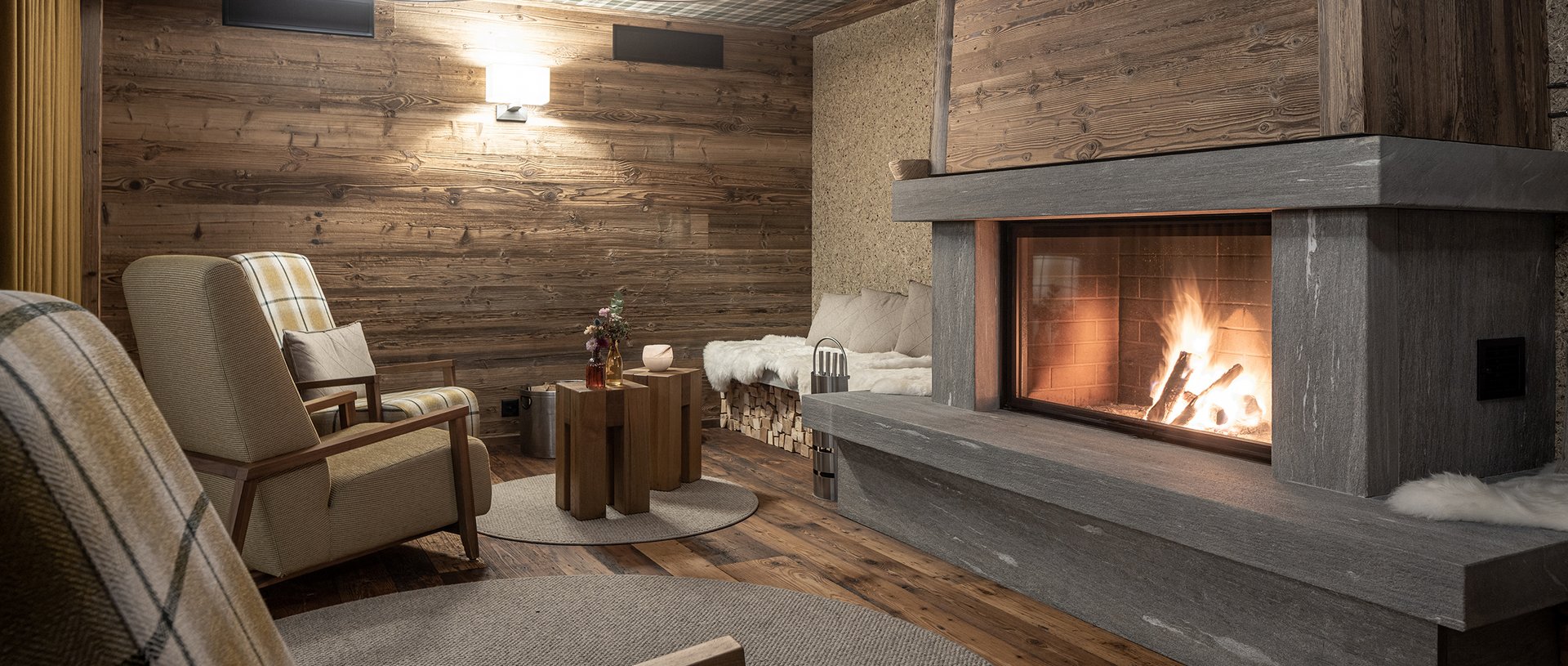 Valbella Resort Lenzerheide - suite with comfortable armchairs by the fire