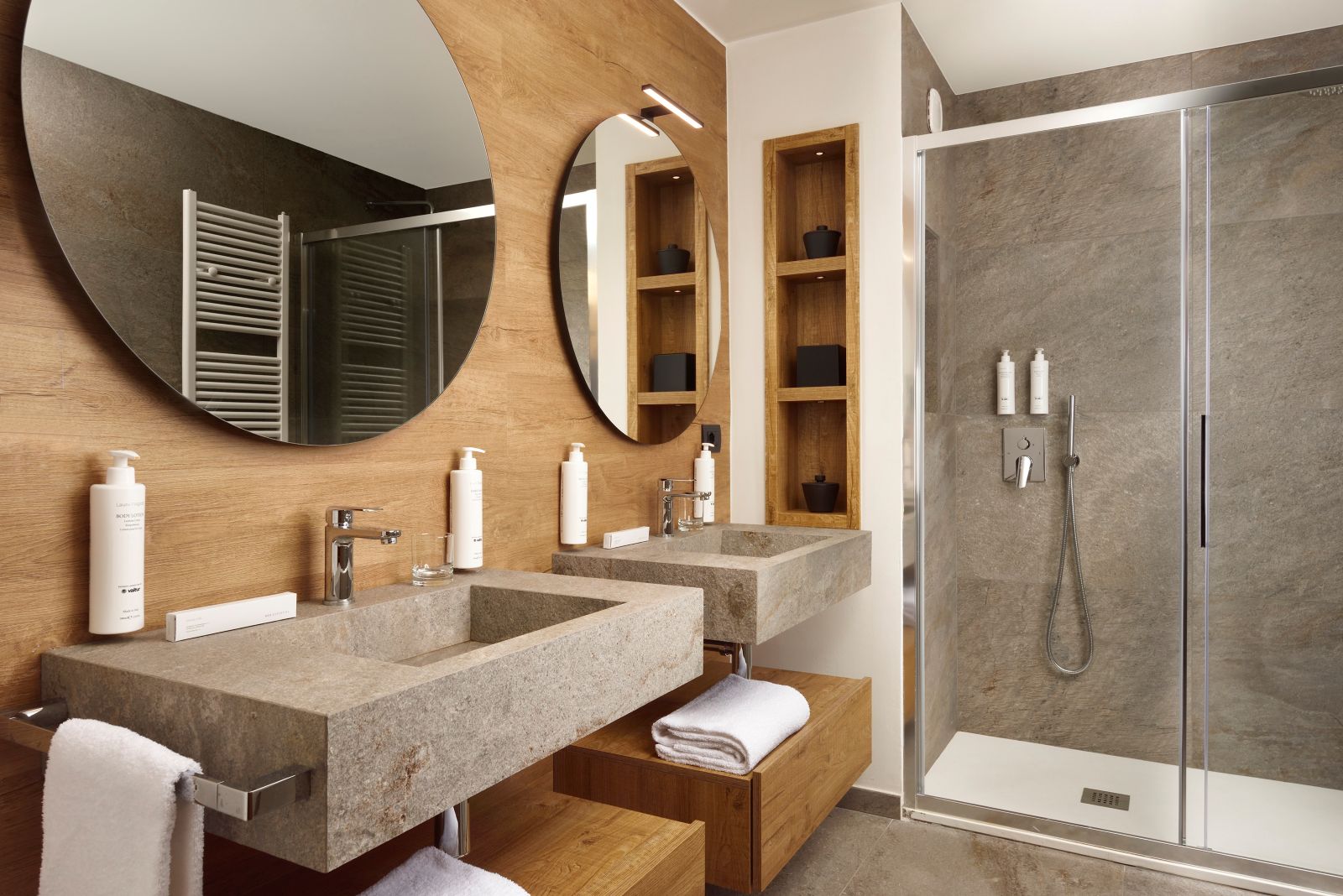 Valtur Cervinia Cristallo - modern bathroom with double sink